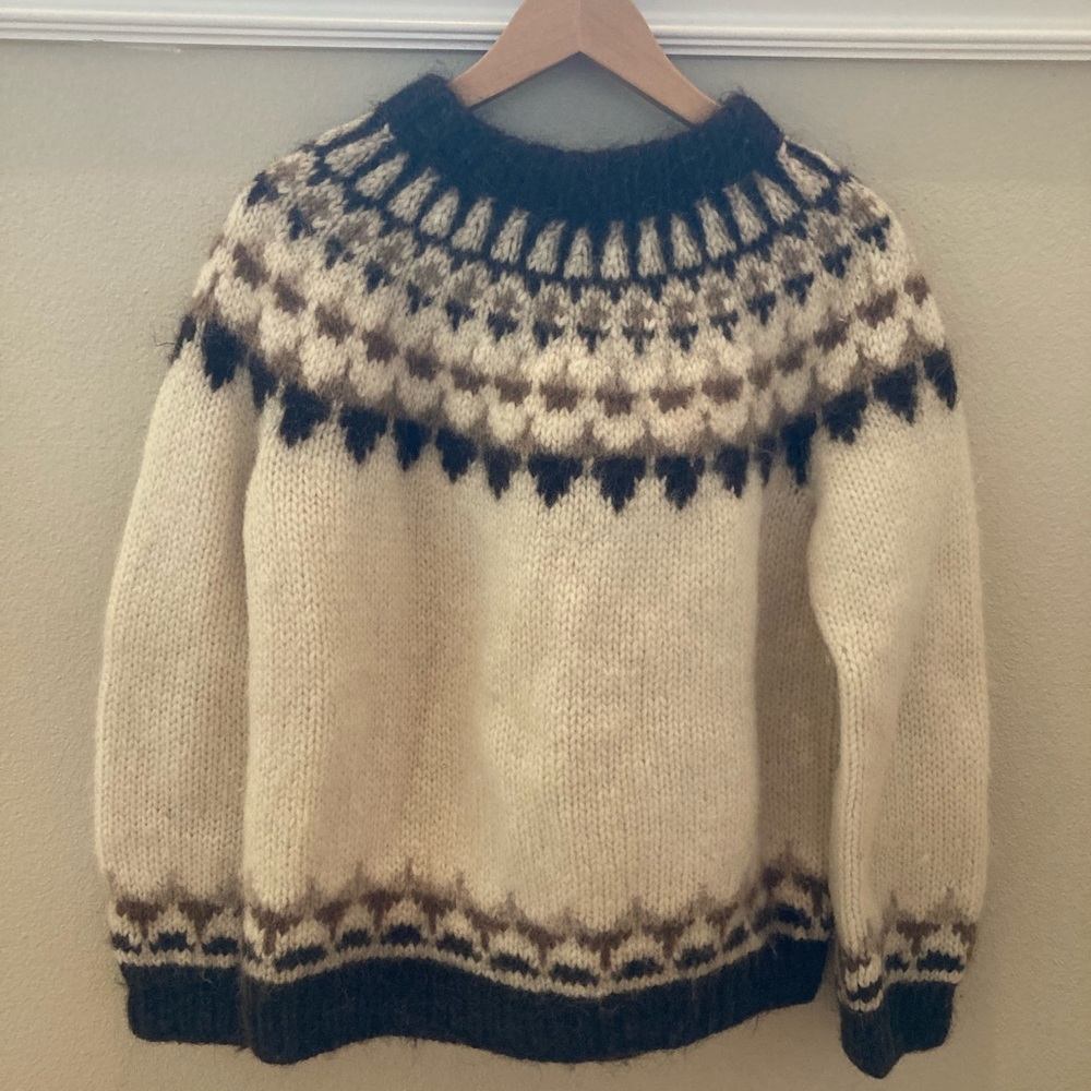 Icelandic pure wool fair aisle knit sweater in perfect condition.